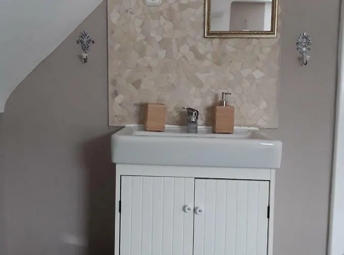 Jani فندق مبيت وإفطار *